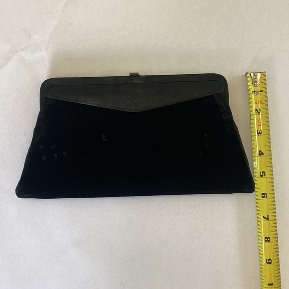 Vintage black velvet clutch - Picture 9 of 9